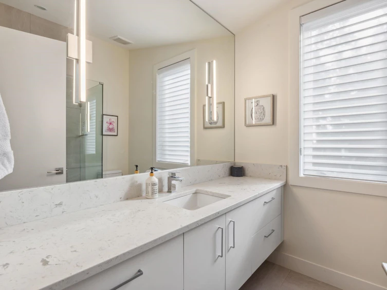 686 E Osborne Road, North Vancouver, BC, V7N 1M7 - 25