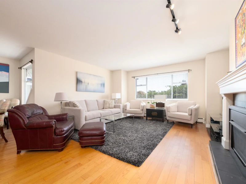 4 - 260 E 4th Street, North Vancouver BC V7L 1H9