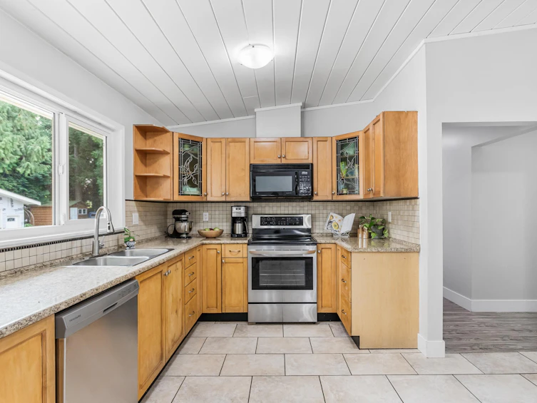 12430 208 Street, Maple Ridge, BC, V2X 4X2 - 12