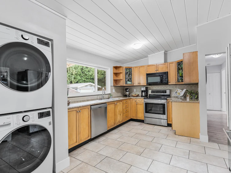 12430 208 Street, Maple Ridge, BC, V2X 4X2 - 11