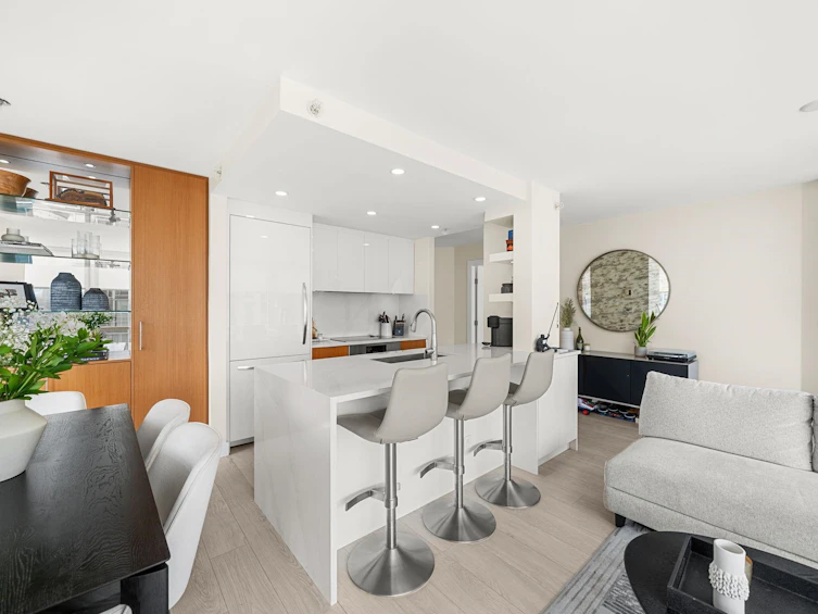 1501-193 Aquarius Mews, Vancouver, BC, V6Z 2Z2 - 4