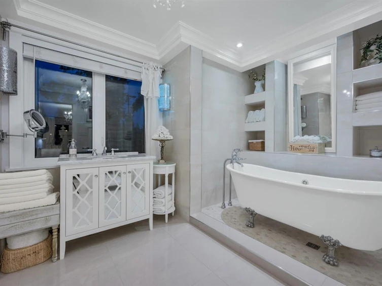 4511 Capilano Road, North Vancouver, BC, V7R 4K2 - 7