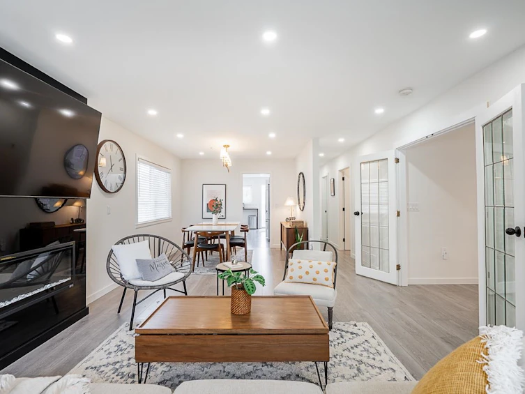 1712 E 34 Avenue, Vancouver, BC, V5P 1A3 - 2