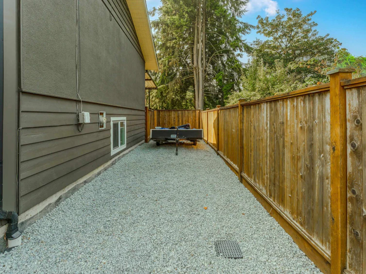 12209 214 Street, Maple Ridge, BC, V2X 5E3 - 24