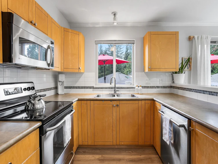 1071 Lynn Valley Road, North Vancouver, BC, V7J 1Z6 - 13