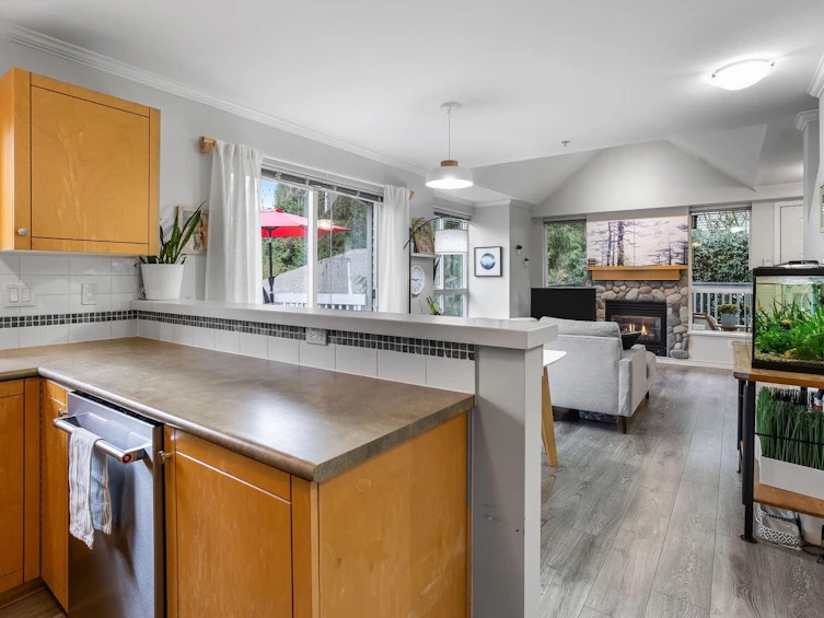 1071 Lynn Valley Road, North Vancouver, BC, V7J 1Z6 - 11