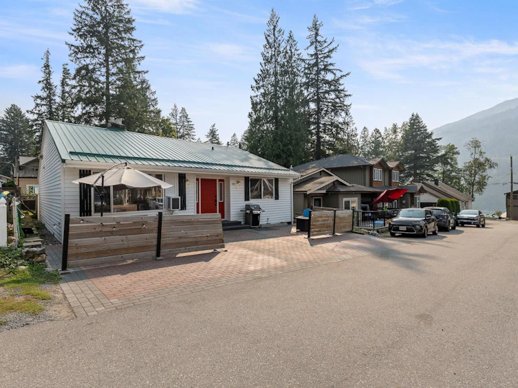 395 Alder Street, Cultus Lake, BC, V2R 4Z1