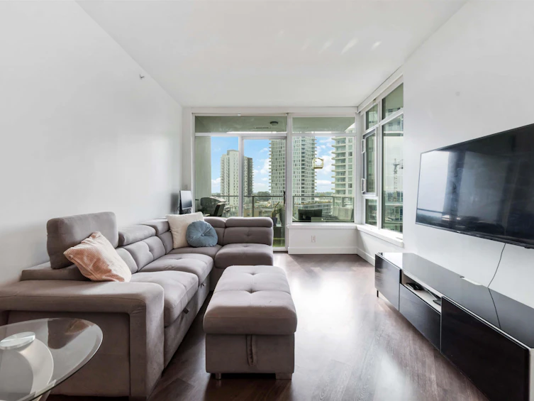 1006-3557 Sawmill Crescent, Vancouver, BC, V5S 0E2 - 2