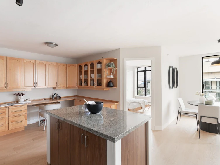 1406-155 W 1st Street, North Vancouver, BC, V7M 3N8 - 3