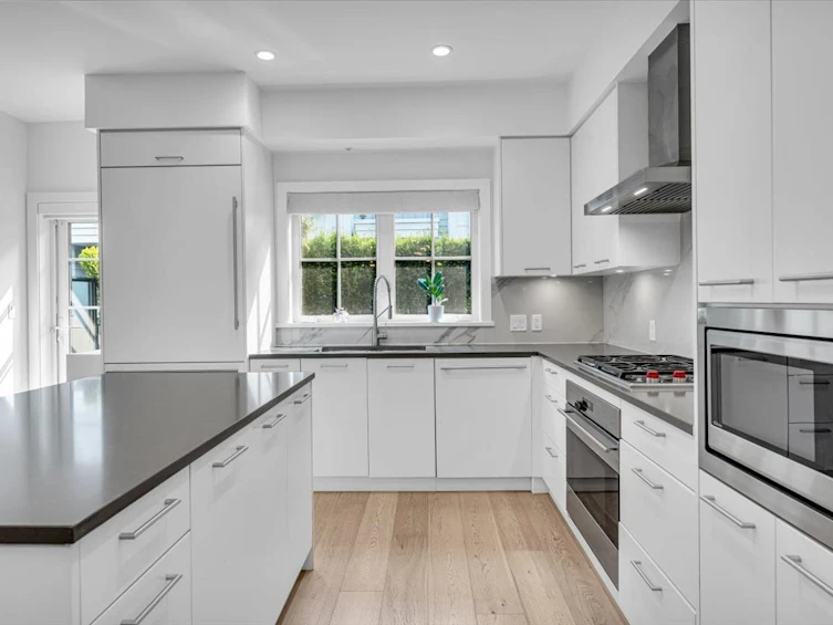 2-1133 Ridgewood Avenue, North Vancouver, BC, V7R 0A4 - 3
