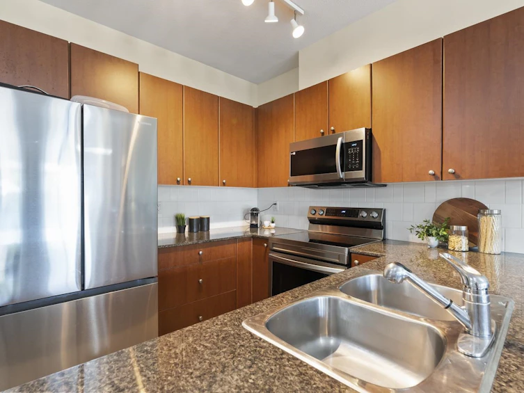 221-15380 102a Avenue, Surrey, BC, V3R 0B3 - 7