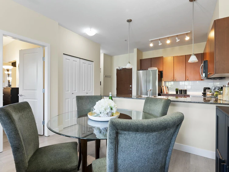 221-15380 102a Avenue, Surrey, BC, V3R 0B3 - 5