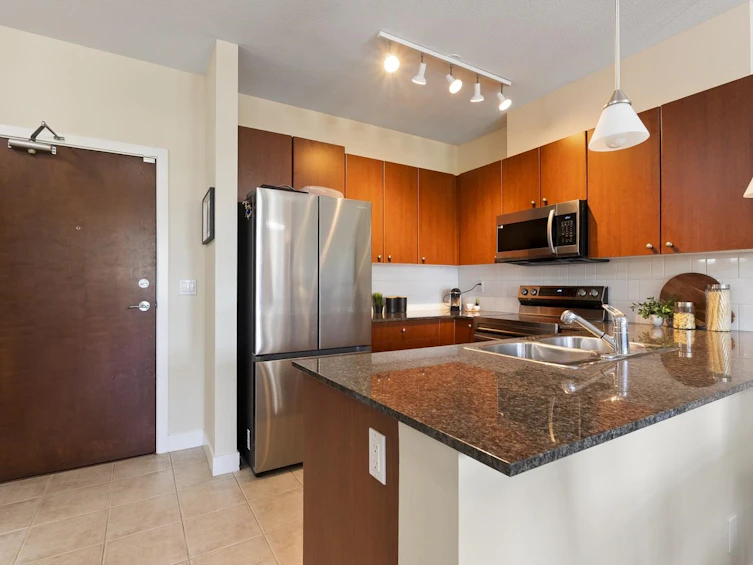 221-15380 102a Avenue, Surrey, BC, V3R 0B3 - 11