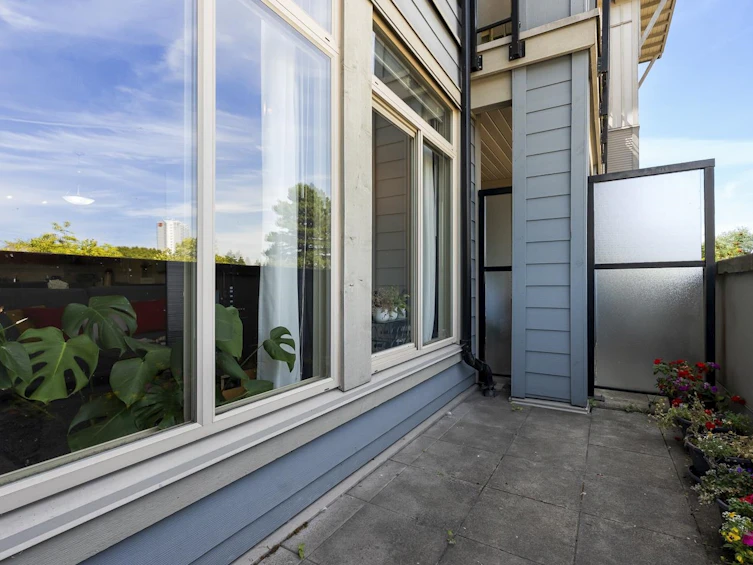221-15380 102a Avenue, Surrey, BC, V3R 0B3 - 23