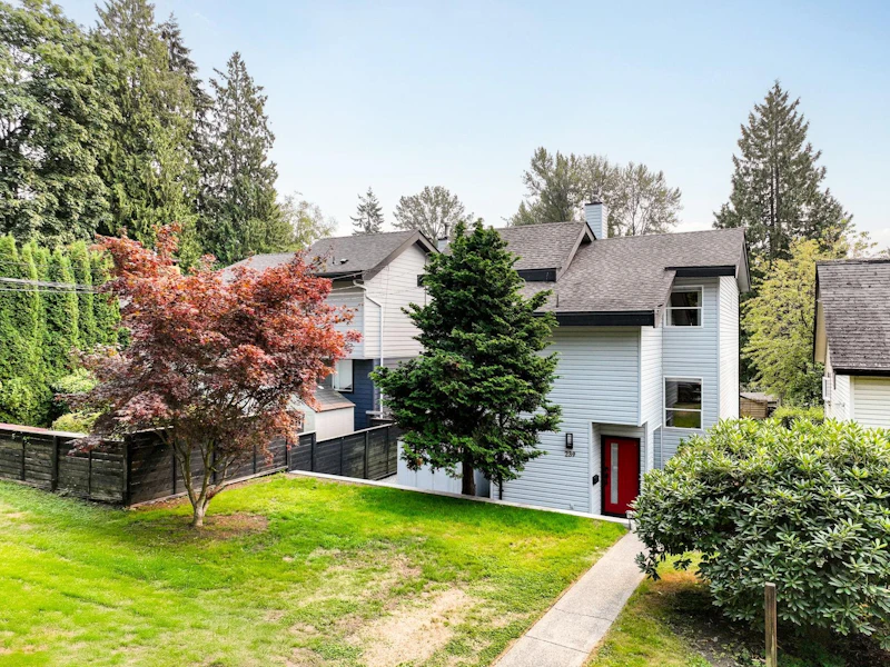 239 W 22nd Street, North Vancouver BC V7M 2A2
