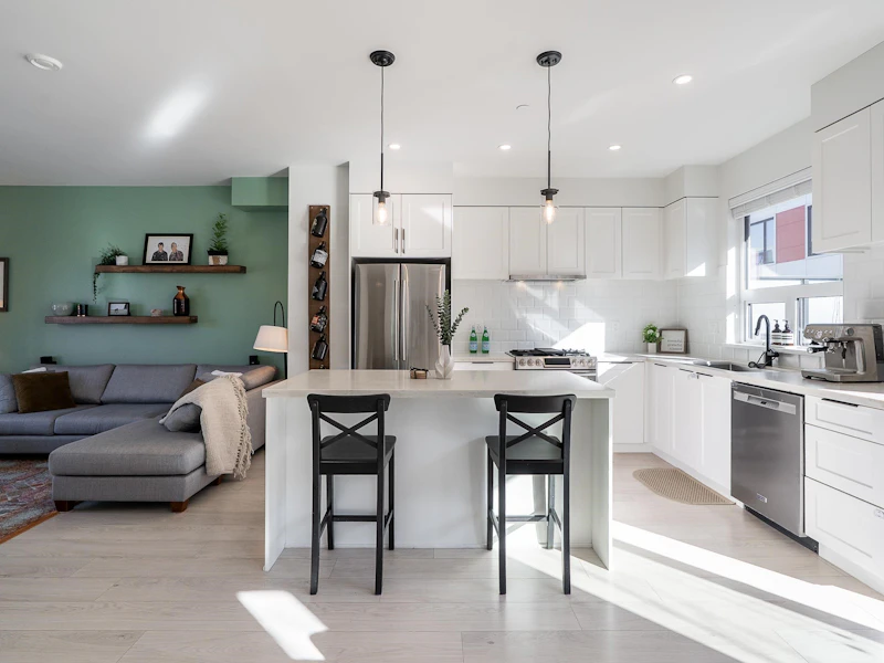 101 - 3021 St George Street, Port Moody BC