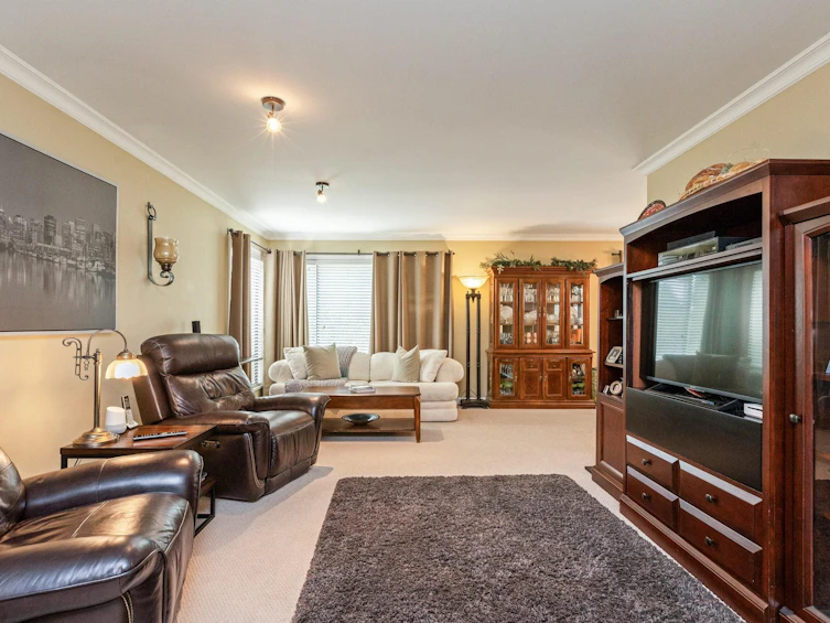 4880 200 Street, Langley, BC, V3A 1L5 - 5