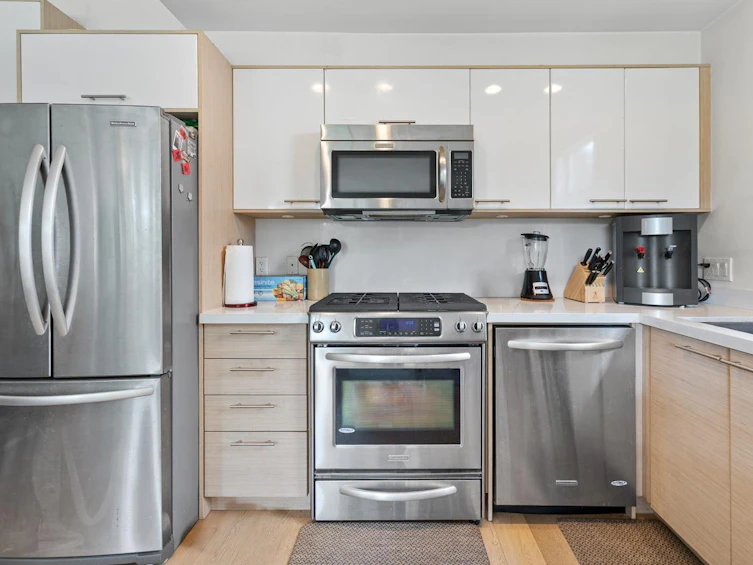 3197 St. George Street, Vancouver, BC, V5T 3R9 - 5