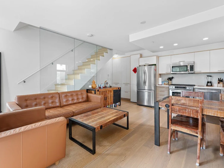 3197 St. George Street, Vancouver, BC, V5T 3R9 - 4