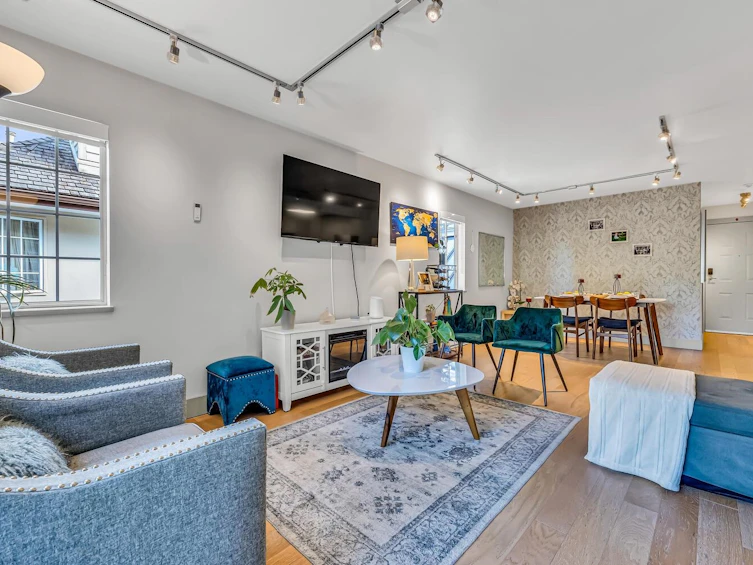 302-3461 Curle Avenue, Burnaby, BC, V5G 4P4 - 3