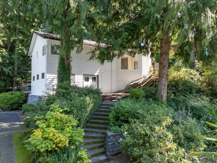 5733 Bluebell Drive, West Vancouver, BC, V7W 1T2 - 3
