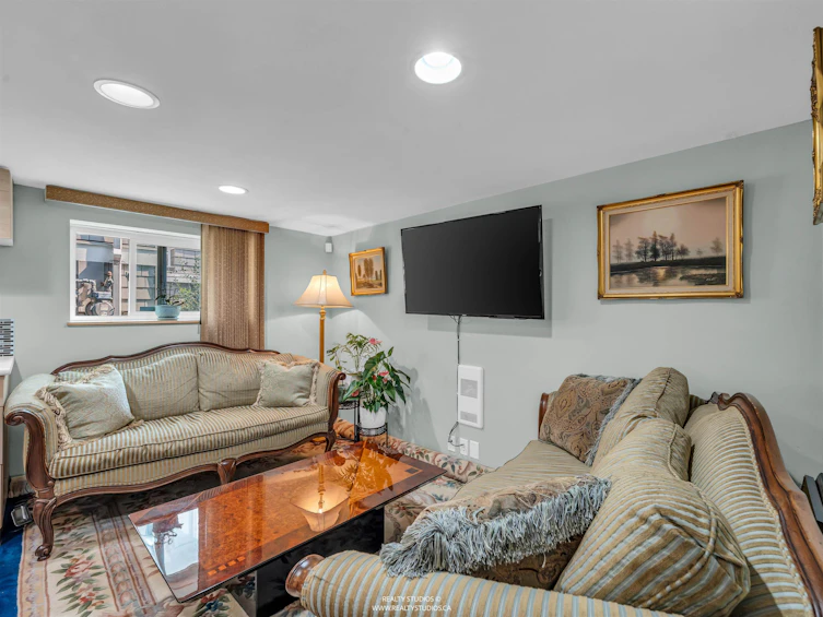 661 W 20th Avenue, Vancouver, BC, V5Z 1X9 - 31