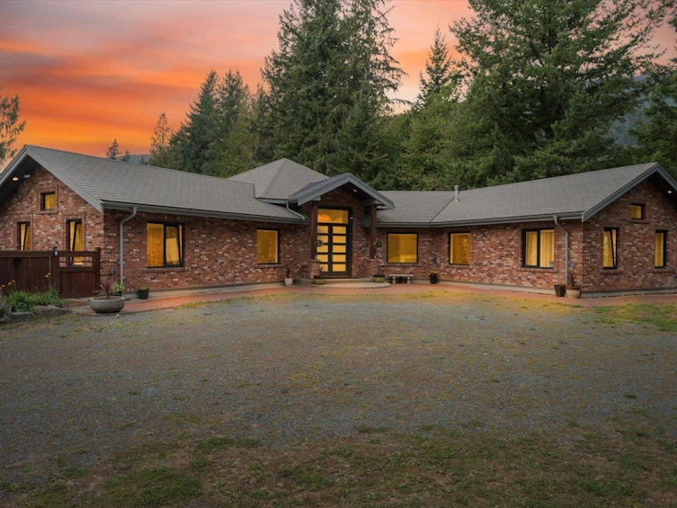 1185 Columbia Valley Road, Columbia Valley, BC, V2R 4X6 - 2