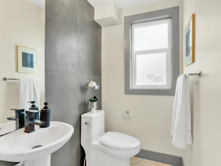 1008 E 24th Avenue, Vancouver, BC, V5V 2B1 - 6