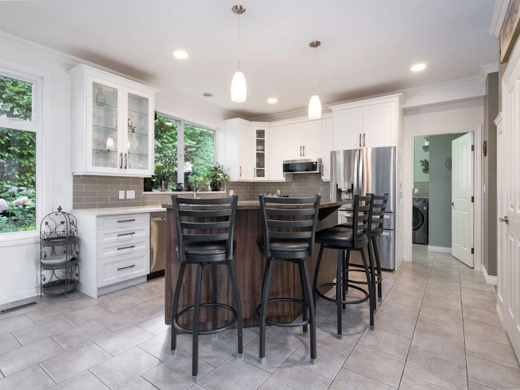 12851 25 Avenue, Surrey, BC, V4P 9W7 - 12