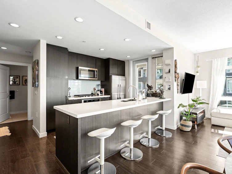306-277 W 1st Street, North Vancouver, BC, V7M 0E8 - 2