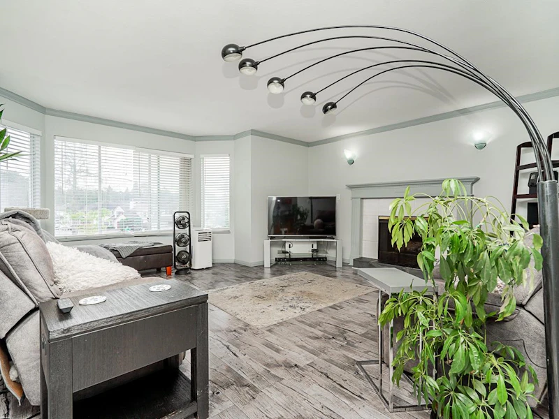 14263 67th Avenue, Surrey BC V3W 0P5