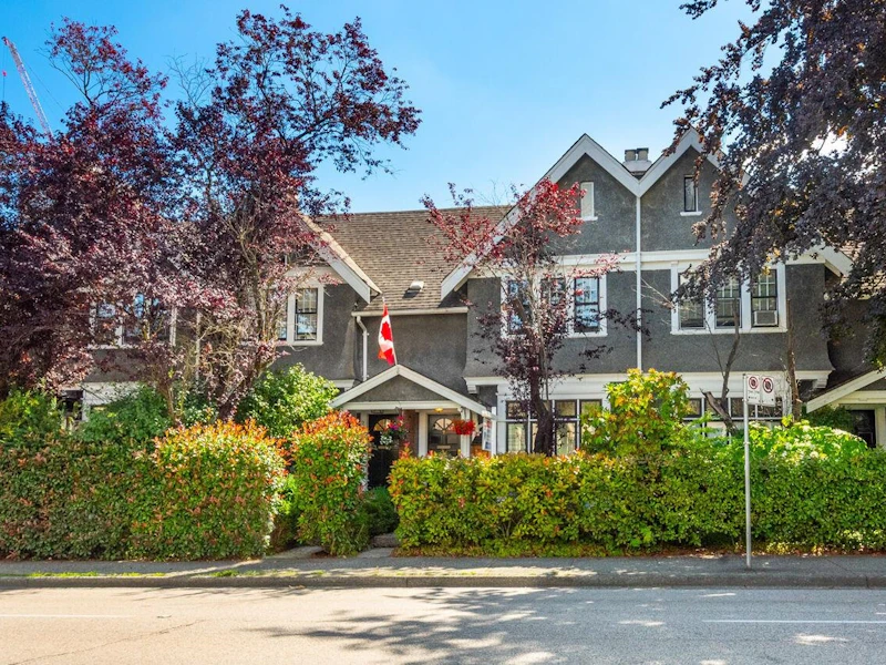 2640 Hemlock Street, Vancouver BC V6H 2V5
