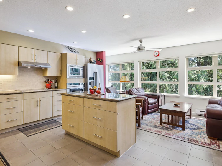 303-3750 Edgemont Boulevard, North Vancouver, BC, V7R 2P8 - 11