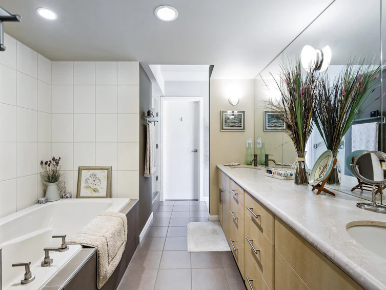 303-3750 Edgemont Boulevard, North Vancouver, BC, V7R 2P8 - 18