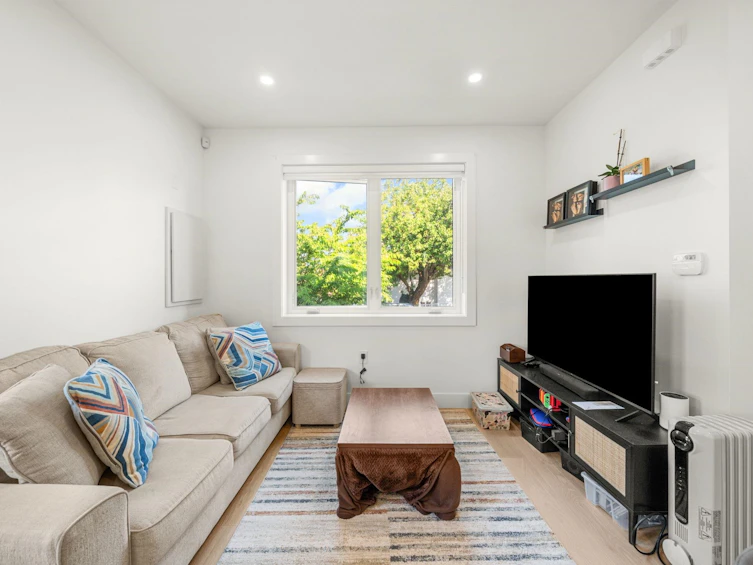 3192 E 23rd Avenue, Vancouver, BC, V5R 2G5 - 4