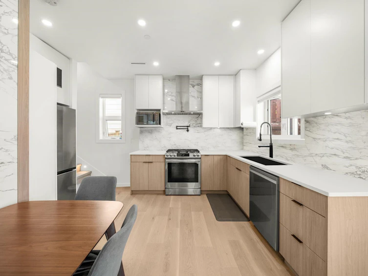 3192 E 23rd Avenue, Vancouver, BC, V5R 2G5 - 8