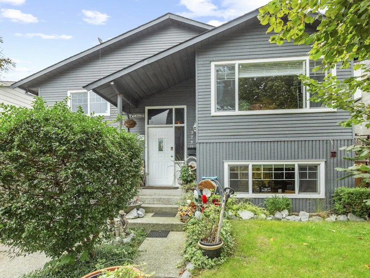 3230 Ballenas Court, Coquitlam, BC, V3E 1T5 - 4