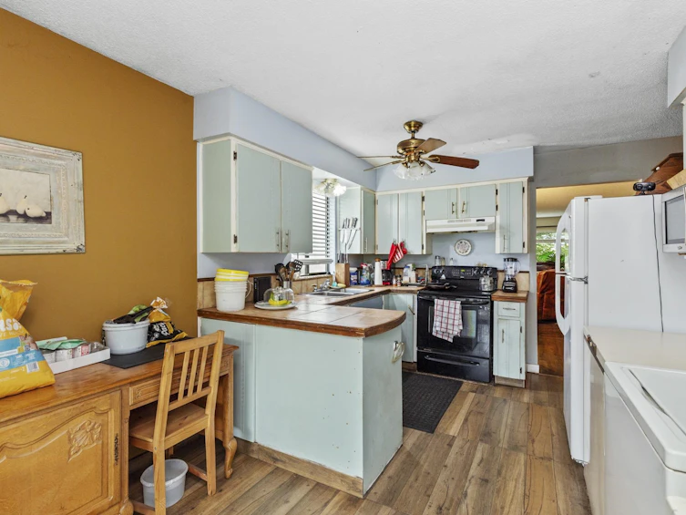 3230 Ballenas Court, Coquitlam, BC, V3E 1T5 - 13