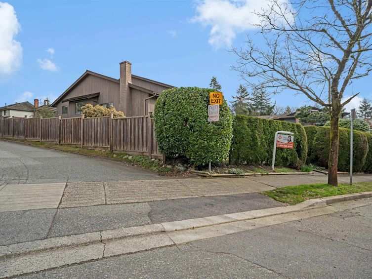 8241 Brynlor Drive, Burnaby, BC, V5E 4E2 - 2