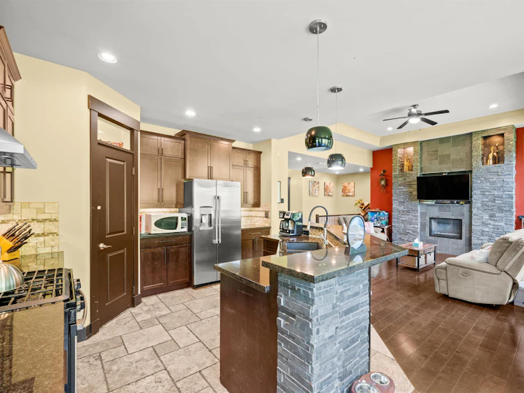 2518 Whatcom Road, Abbotsford, BC, V3G 2L5 - 5