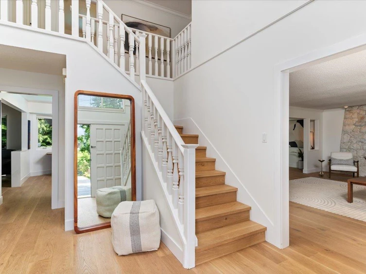 5446 Cliffridge Avenue, North Vancouver, BC, V7R 4M4 - 2