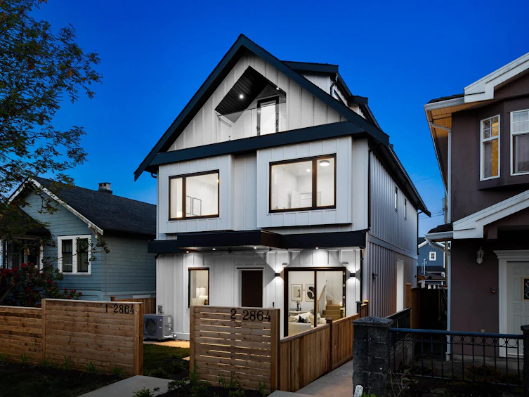 2-2864 E Georgia Street, Vancouver, BC, V5K 2K4