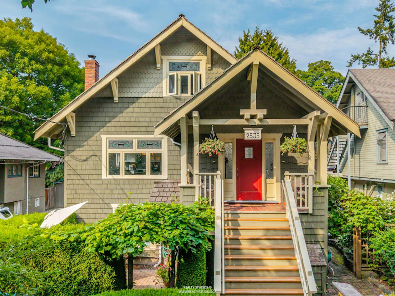 4 - 2535 W 6th Avenue, Vancouver BC V6K 1W4