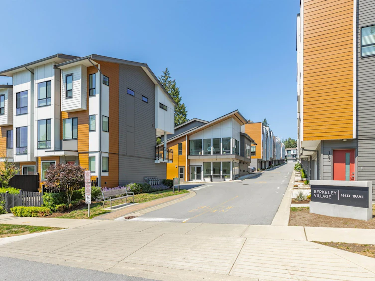 94-16433 19 Avenue, Surrey, BC, V3Z 0Z1