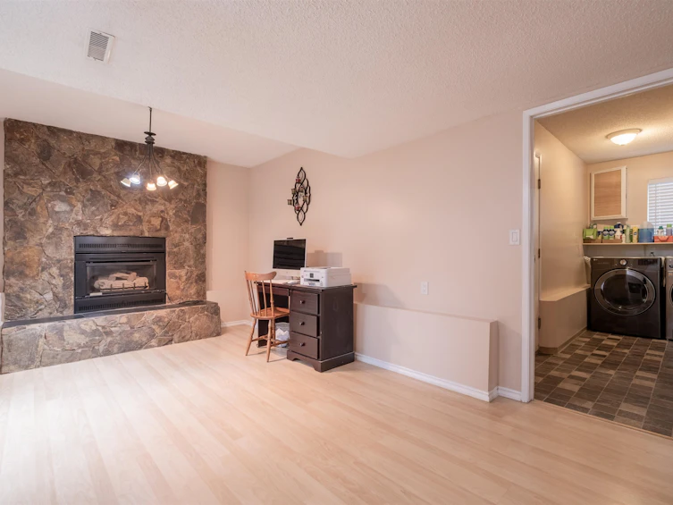 9222 132a Street, Surrey, BC, V3V 7E1 - 8