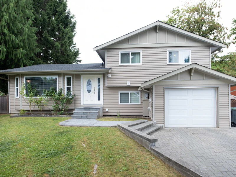 9222 132a Street, Surrey BC V3V 7E1