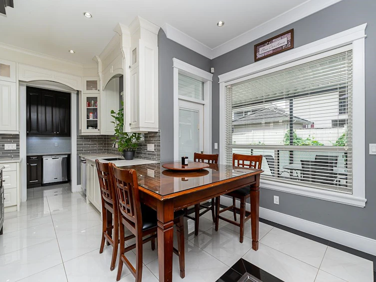 8917 134b Street, Surrey, BC, V3V 5T5