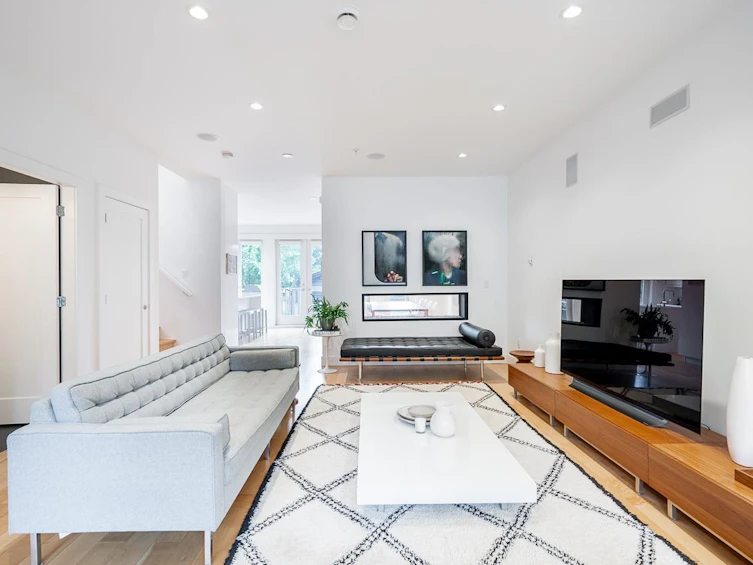 33 E 22nd Avenue, Vancouver, BC, V5V 1T3 - 2