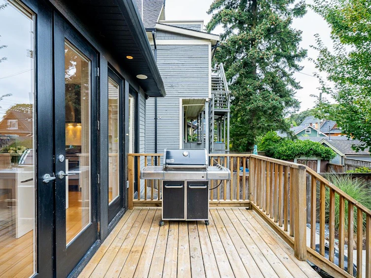 33 E 22nd Avenue, Vancouver, BC, V5V 1T3 - 34