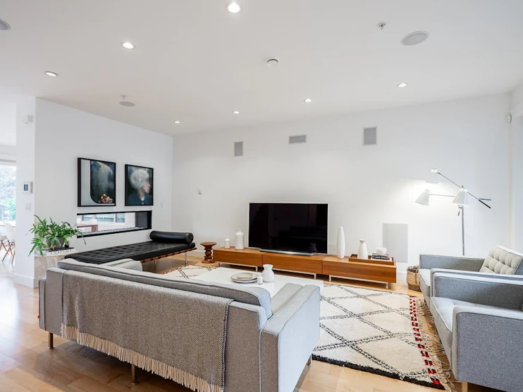 33 E 22nd Avenue, Vancouver, BC, V5V 1T3 - 4